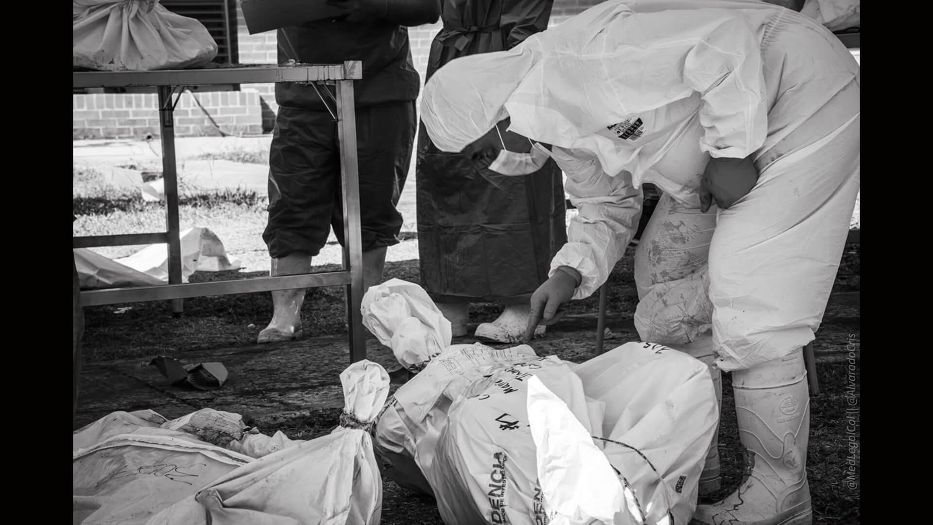 Duras imágenes deja la labor de Medicina Legal tras el terremoto en Colombia
