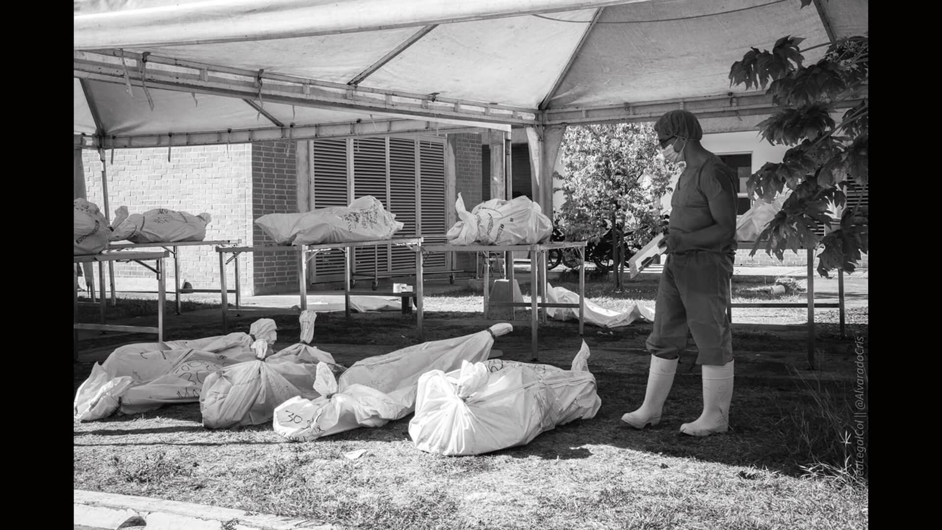 Duras imágenes deja la labor de Medicina Legal tras el terremoto en Colombia