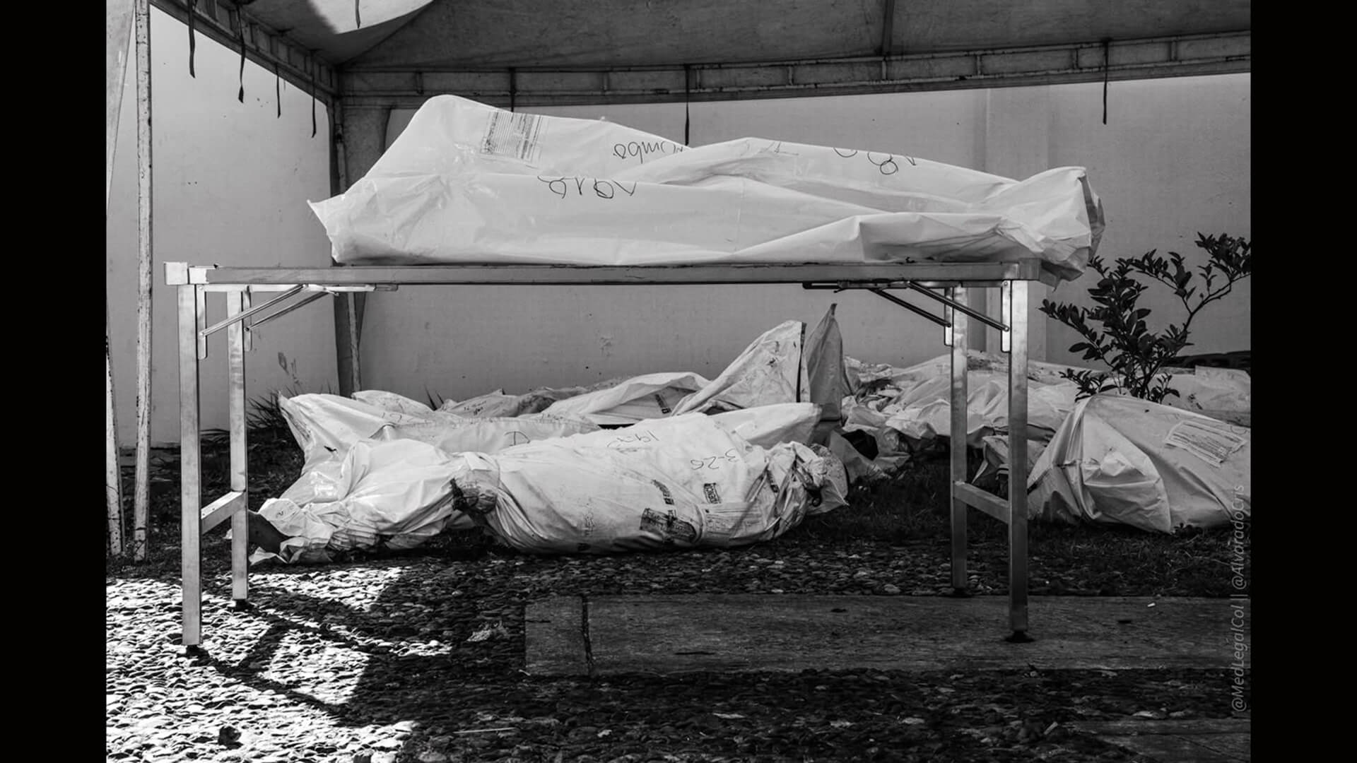 Duras imágenes deja la labor de Medicina Legal tras el terremoto en Colombia